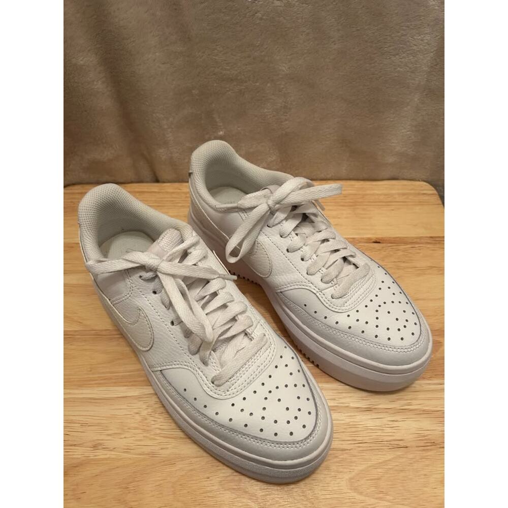 Women's NIKE Court Atla, size 8.5 - Picture 5 of 7